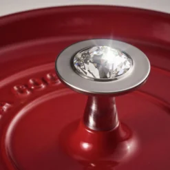 Staub Bouton, Argent
