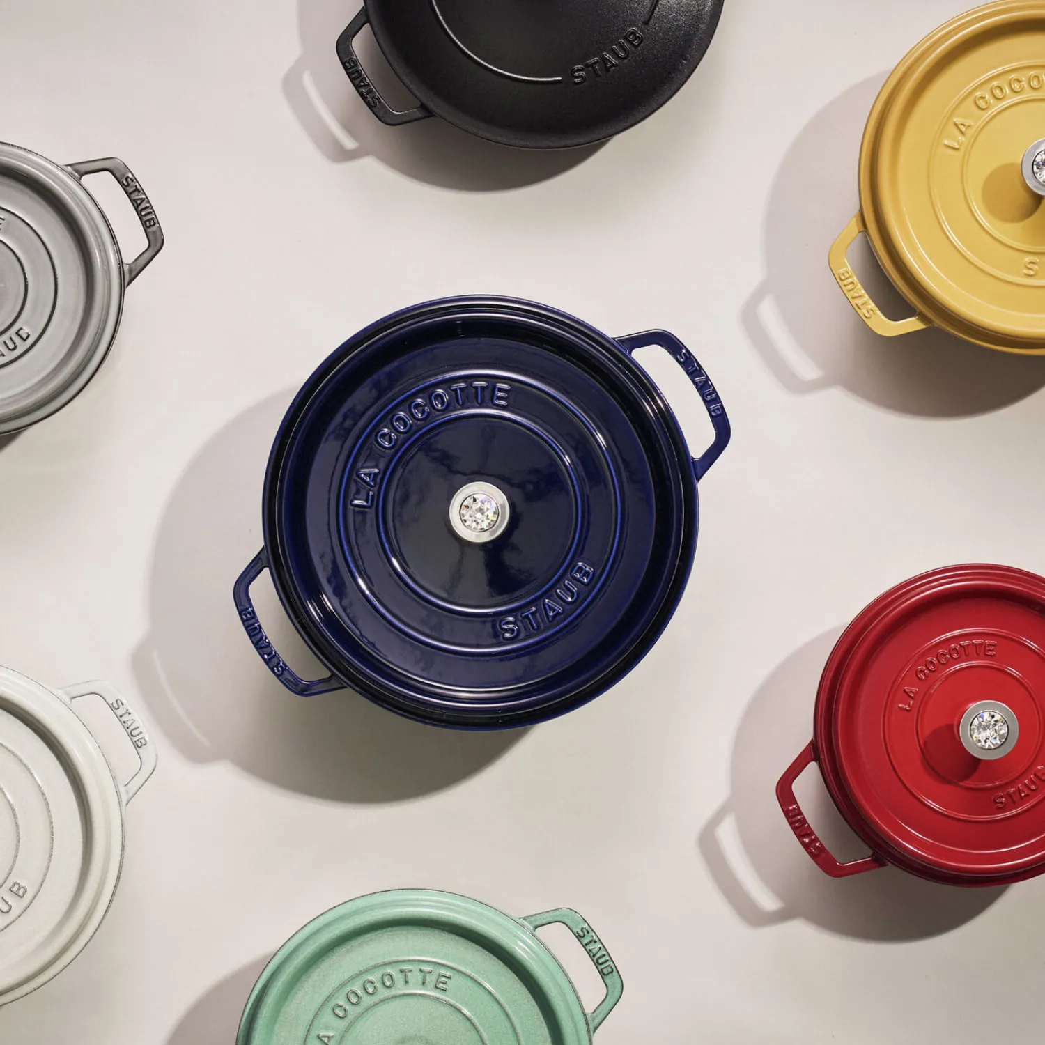 Staub Bouton, Argent