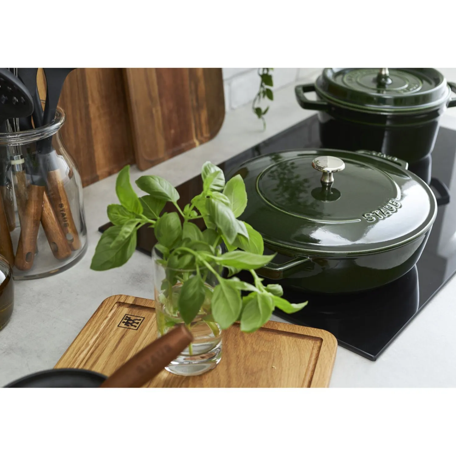 Staub 24 cm, Sauteuse Chistera, Basilic Sale