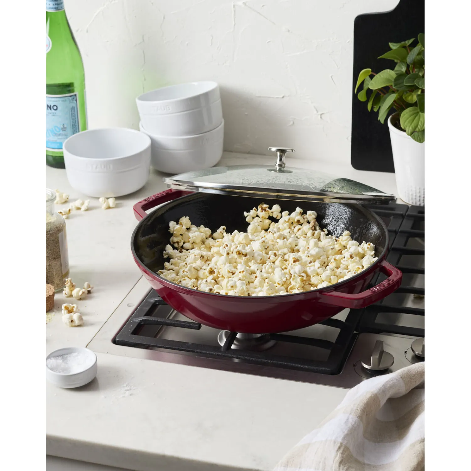 Staub 30 cm, Wok avec couvercle en verre, Cerise Outlet