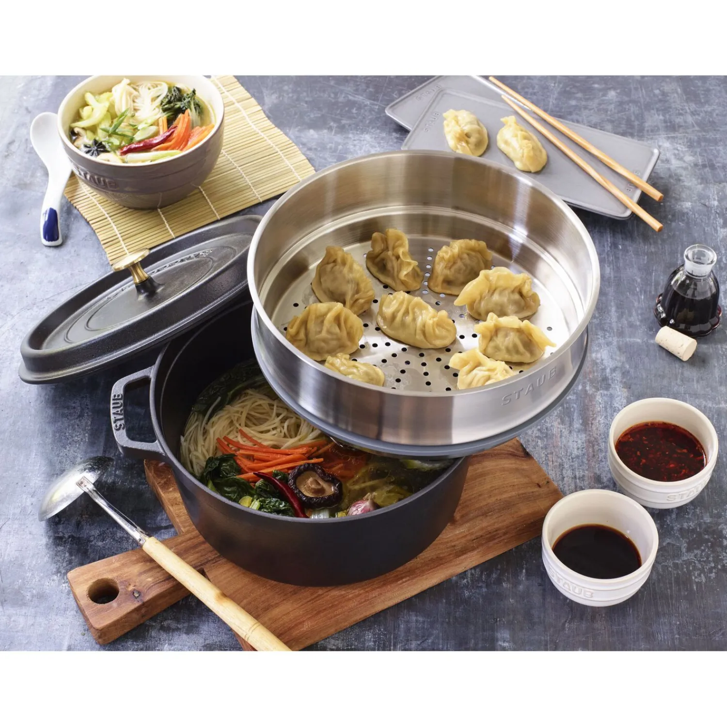 Staub Cocotte avec panier vapeur 26 cm, Rond(e), , Fonte Noir mat Hot