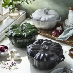 Staub Cocotte 24 cm, Citrouille, , Fonte Noir mat Discount