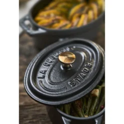 Staub Cocotte 15 cm, Ovale, , Fonte Noir mat Hot