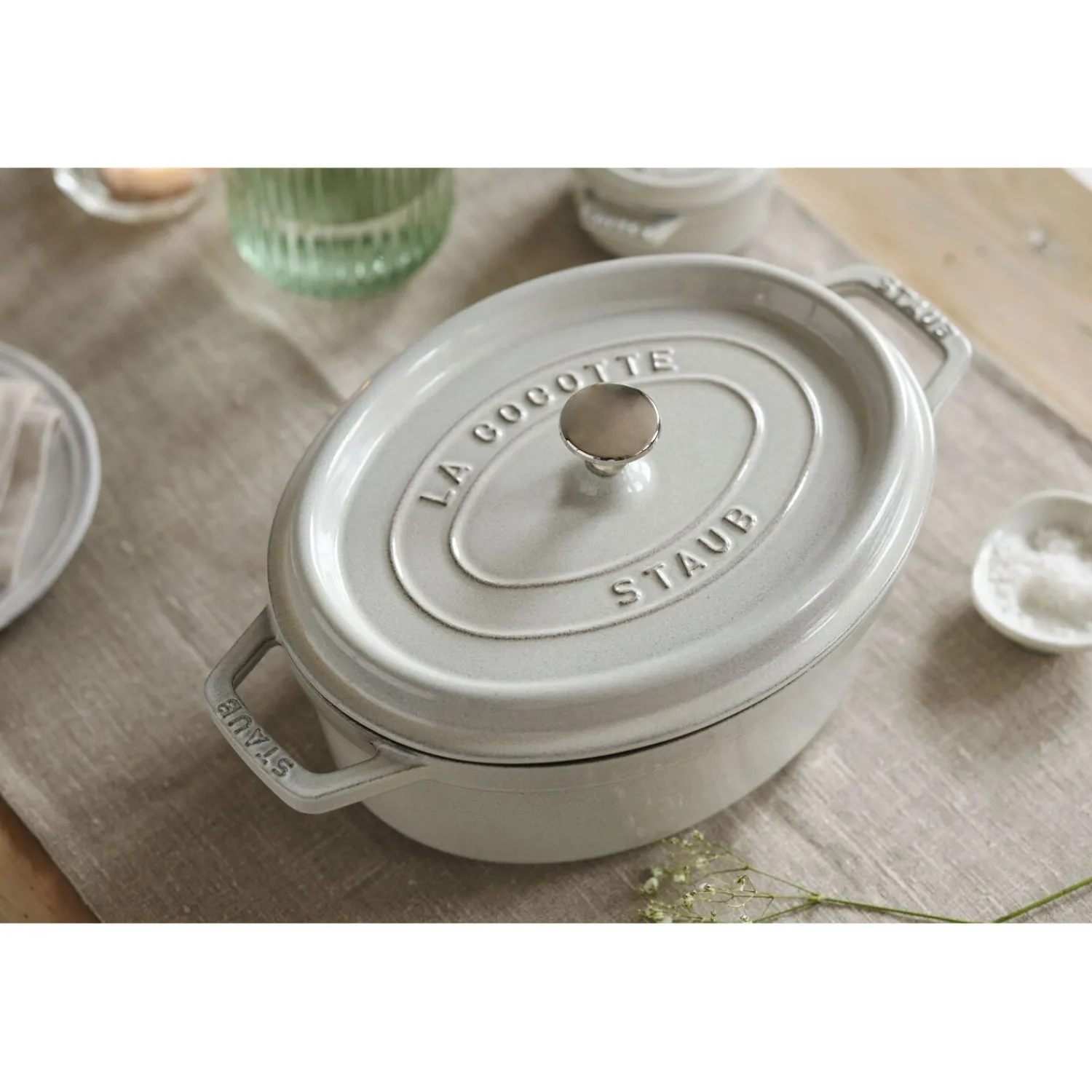 Staub Cocotte 27 cm, Ovale, , Fonte Truffe blanche Sale