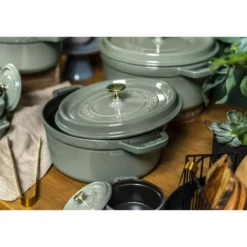 Staub Cocotte 20 cm, Rond(e), , Fonte Eucalyptus Sale