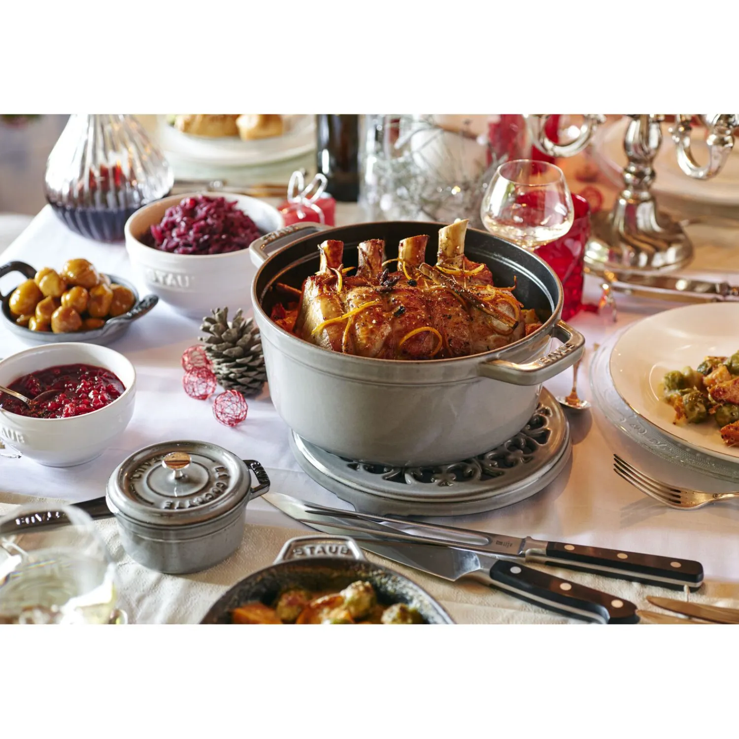 Staub Cocotte et Swarovski bouton, 2-pcs. /28 cm, gris graphite / argent, Fonte / Acier Inoxydable Outlet