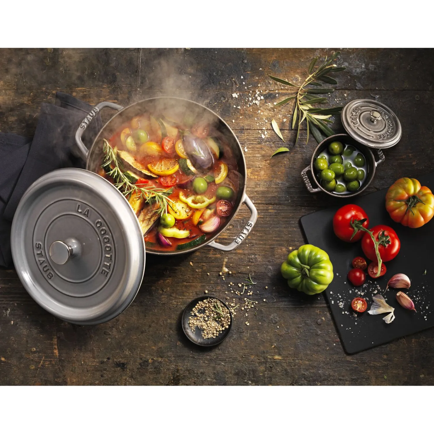 Staub Cocotte et Swarovski bouton, 2-pcs. /28 cm, gris graphite / argent, Fonte / Acier Inoxydable Outlet