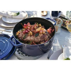 Staub Cocotte et Swarovski bouton, 2-pcs. /28 cm, bleu intense / argent, Fonte / Acier Inoxydable Clearance