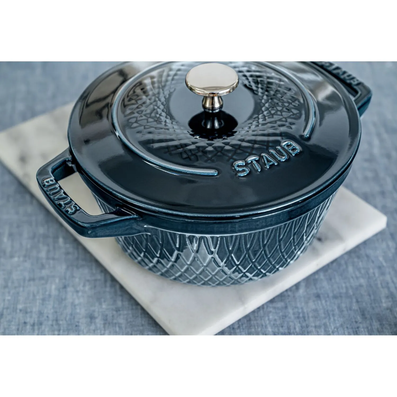 Staub Cocotte twister 24 cm, Rond(e), , Fonte La Mer Outlet