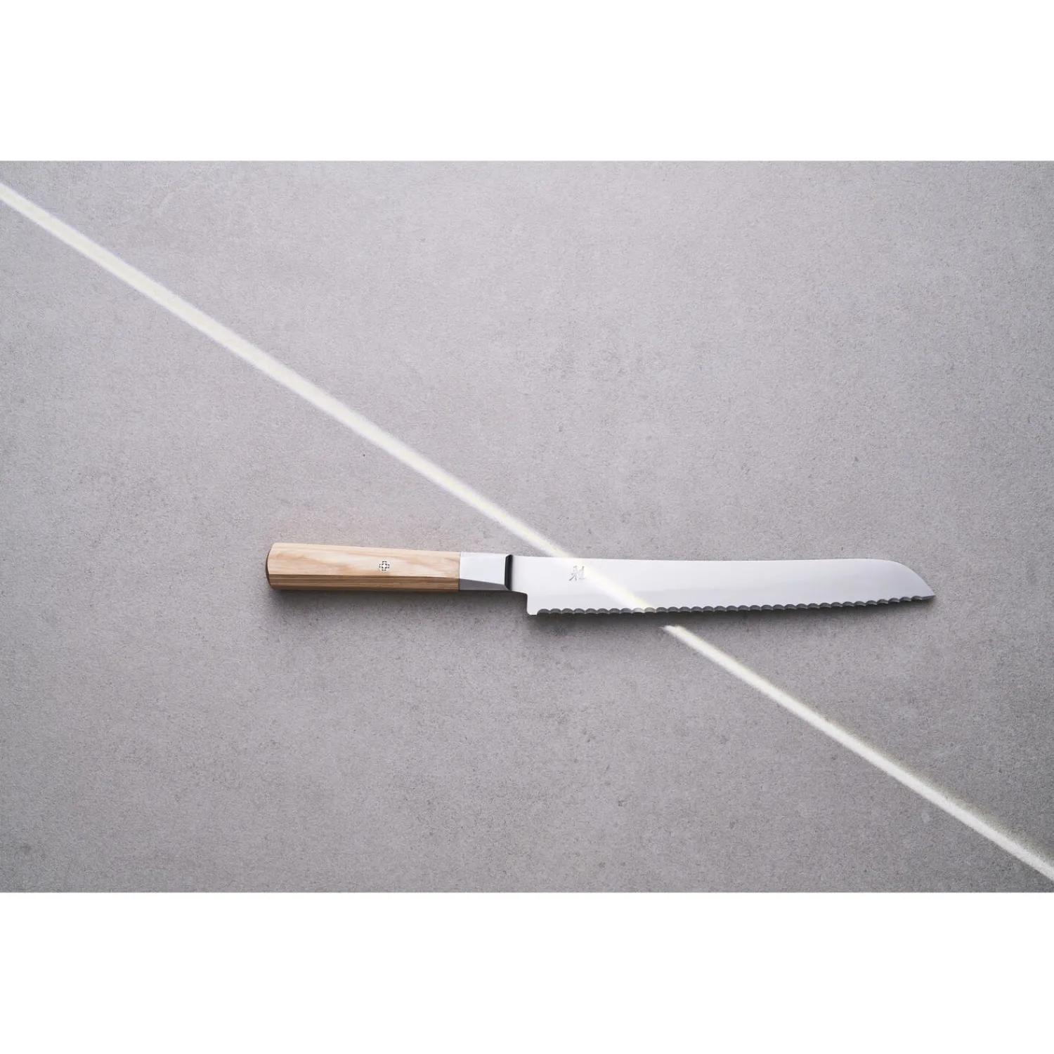 MIYABI Couteau à pain 23 cm, Beige, tranchant dentelé