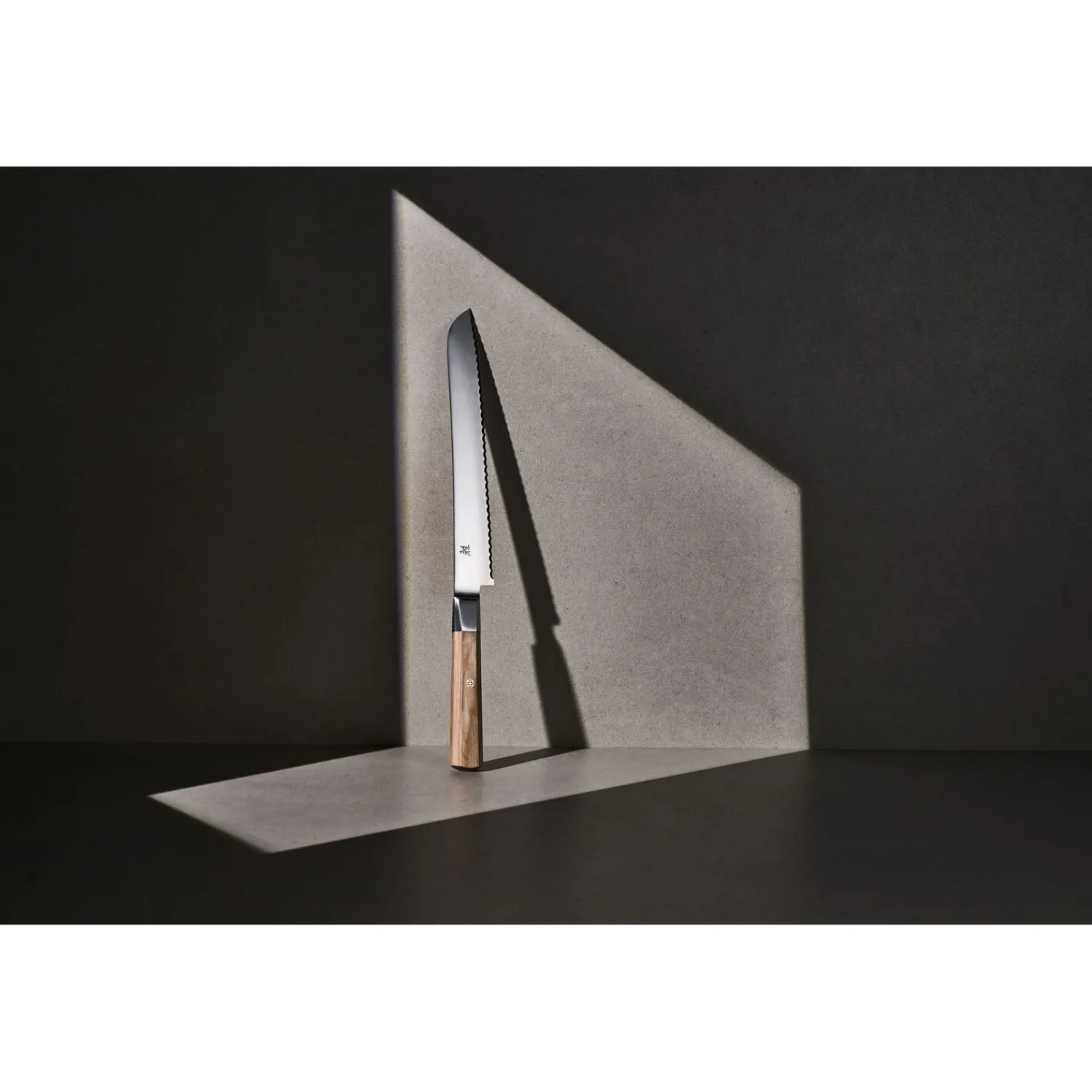 MIYABI Couteau à pain 23 cm, Beige, tranchant dentelé