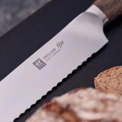 ZWILLING Couteau à pain 20 cm, Brun, tranchant dentelé Outlet