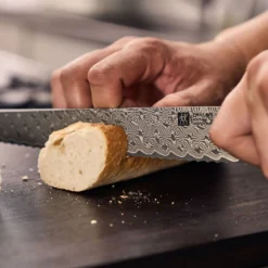 ZWILLING Couteau à pain 23 cm, Brun, tranchant dentelé New