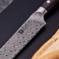 ZWILLING Couteau à pain 23 cm, Brun, tranchant dentelé New