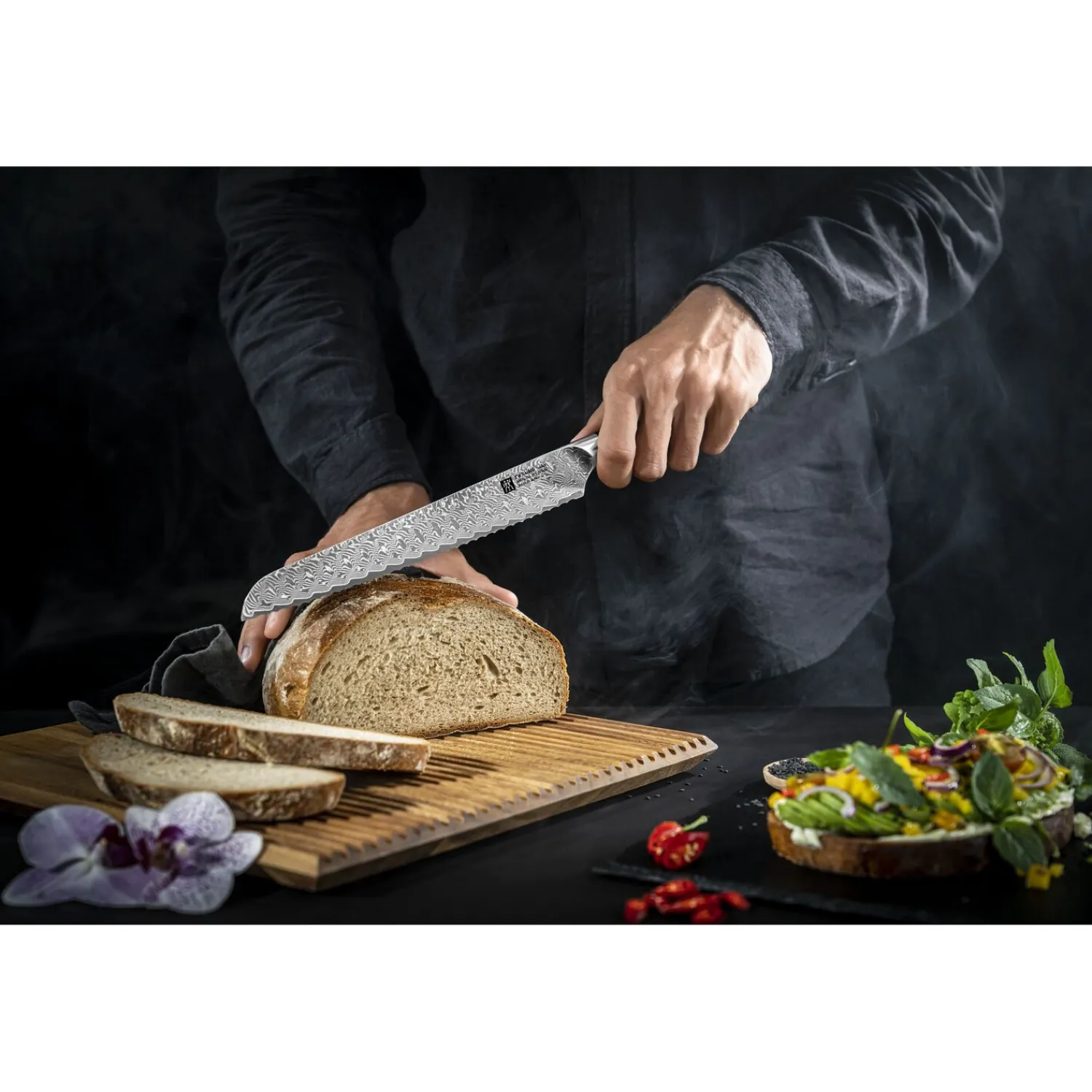 ZWILLING Couteau à pain 23 cm, Brun, tranchant dentelé New