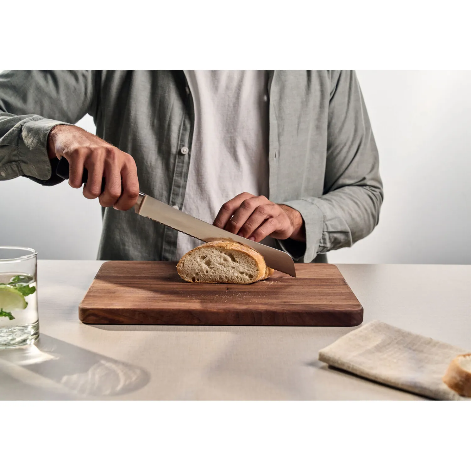 ZWILLING Couteau à pain 23 cm, à double dentur Hot