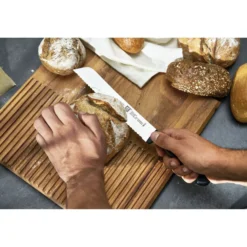 ZWILLING Couteau à pain 20 cm, tranchant dentelé