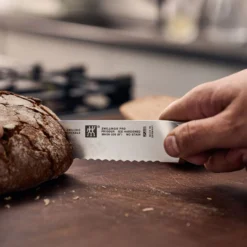ZWILLING Couteau à pain 20 cm, tranchant dentelé Online