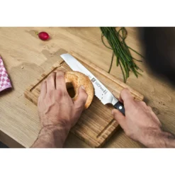 ZWILLING Couteau à pain 20 cm, tranchant dentelé Online