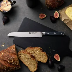 ZWILLING Couteau à pain 20 cm, tranchant dentelé Best