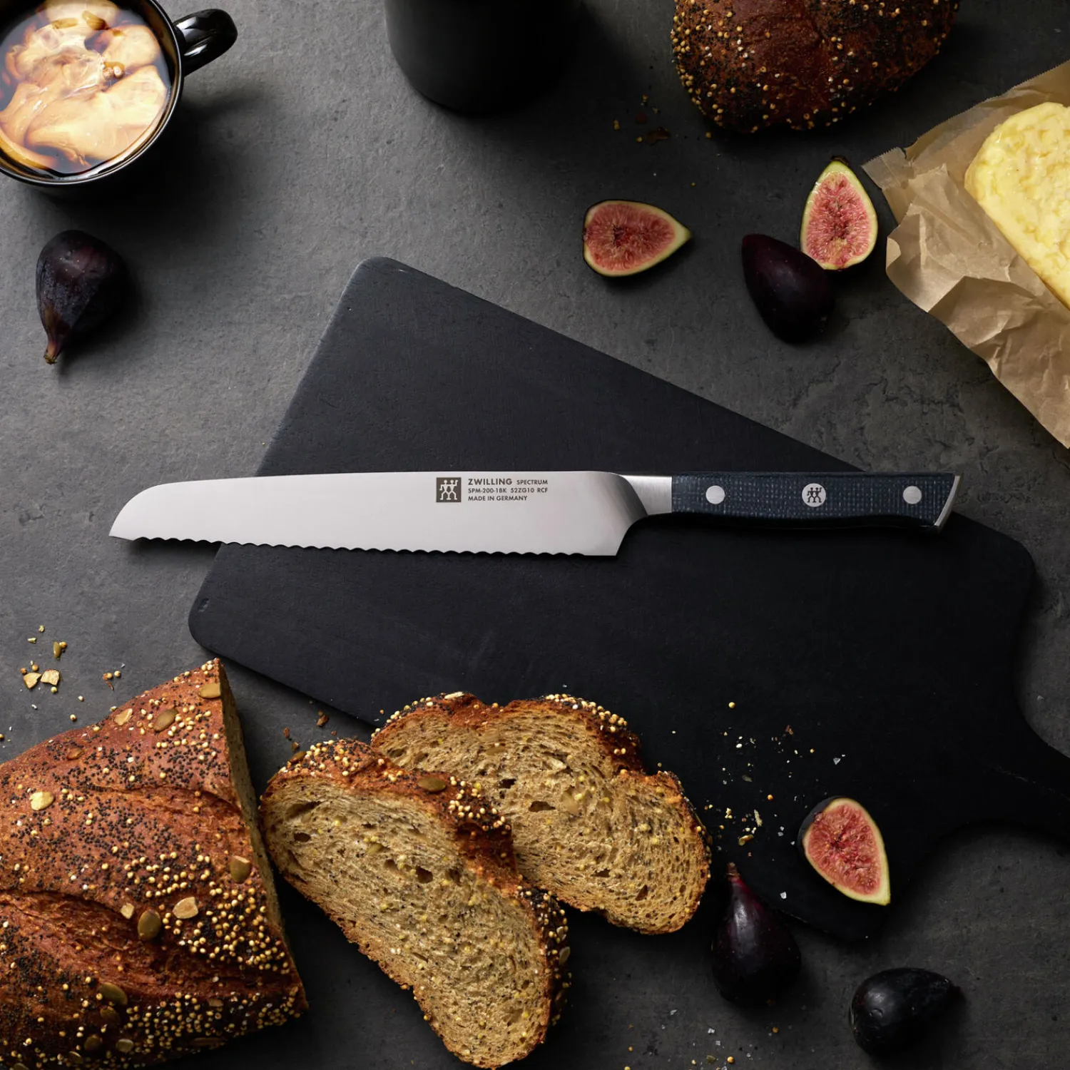 ZWILLING Couteau à pain 20 cm, tranchant dentelé Best