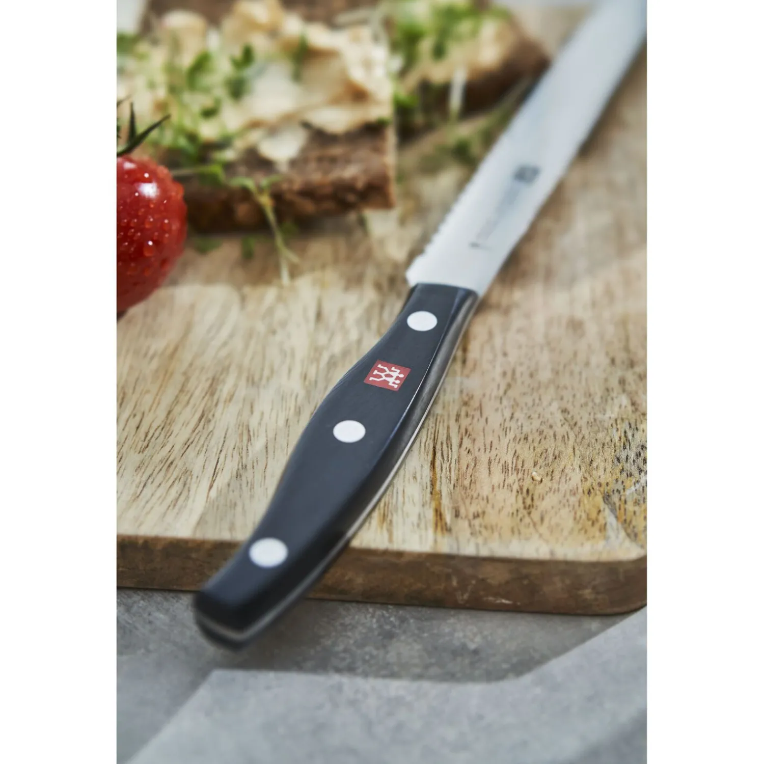 ZWILLING Couteau universel 13 cm, tranchant dentelé Sale