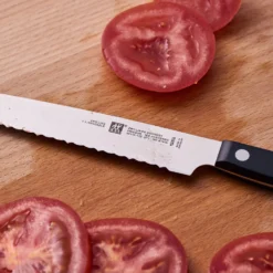 ZWILLING Couteau universel 13 cm, tranchant dentelé