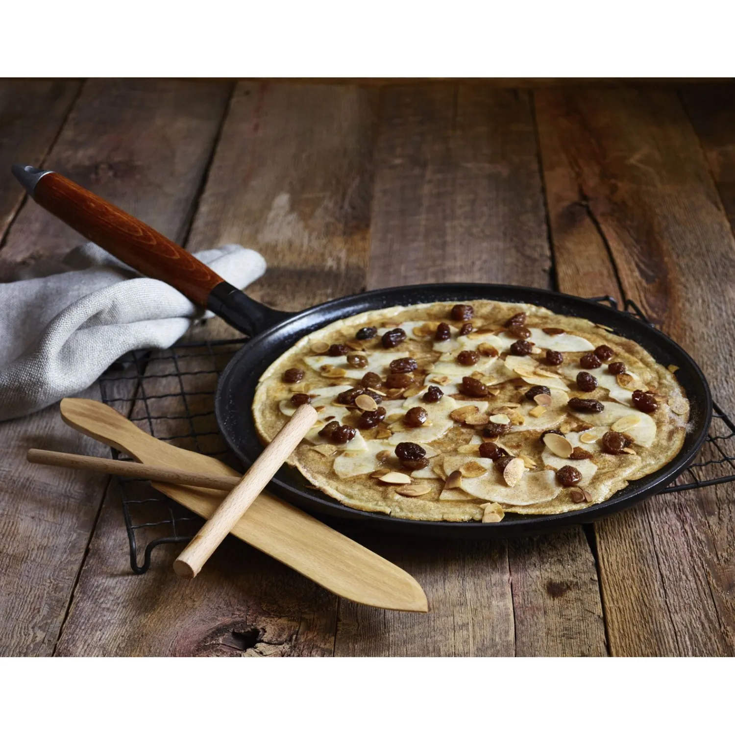 Staub Crêpière avec poignée en bois 28 cm, Fonte, Noir mat Sale