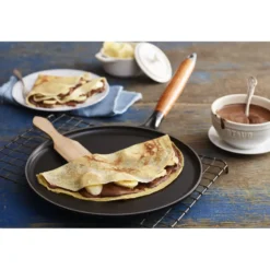 Staub Crêpière avec poignée en bois 28 cm, Fonte, Noir mat Sale