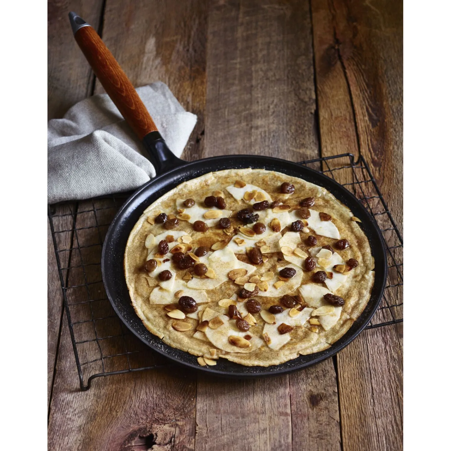 Staub Crêpière avec poignée en bois 28 cm, Fonte, Noir mat Sale