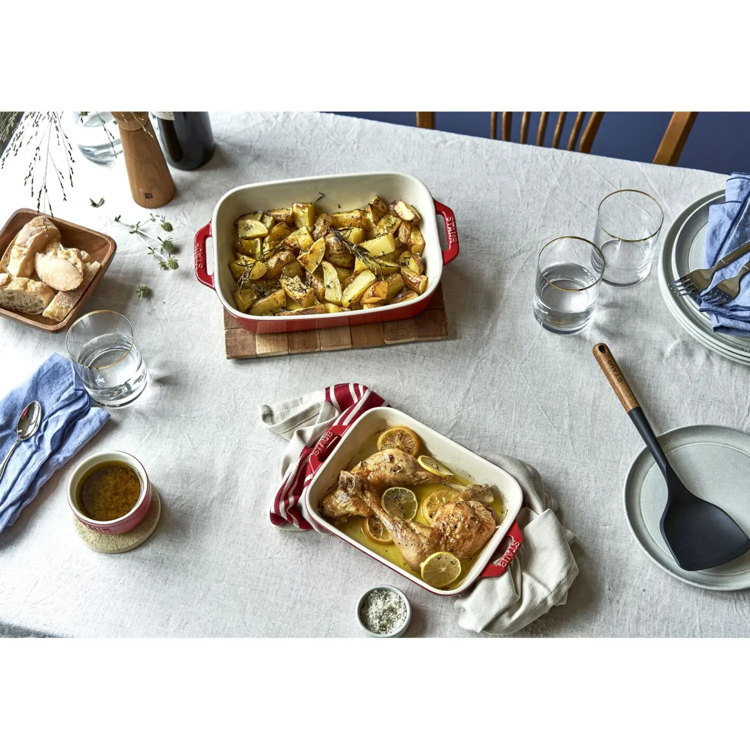 Staub Ensemble de plats à four avecgants de cuisine, 5-pcs. /S/M/L, cerise, Céramique / Coton Best