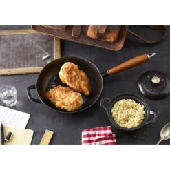 Staub Poêle avec poignée en bois 24 cm, Fonte, Noir mat Online