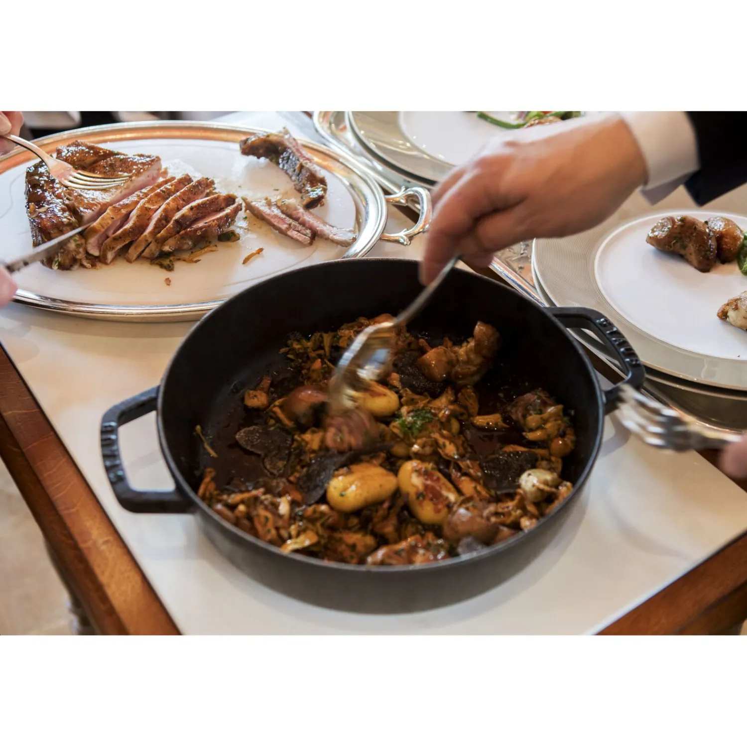 Staub Poêle avec 2 poignées 26 cm, Fonte, Noir mat Online