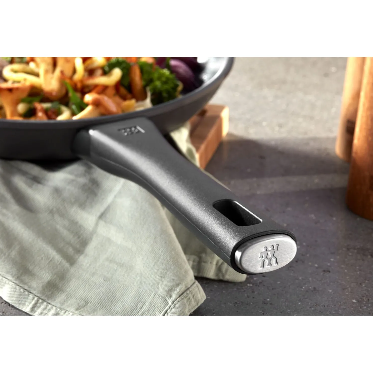 ZWILLING Poêle 28 cm, Aluminium, Noir mat Outlet