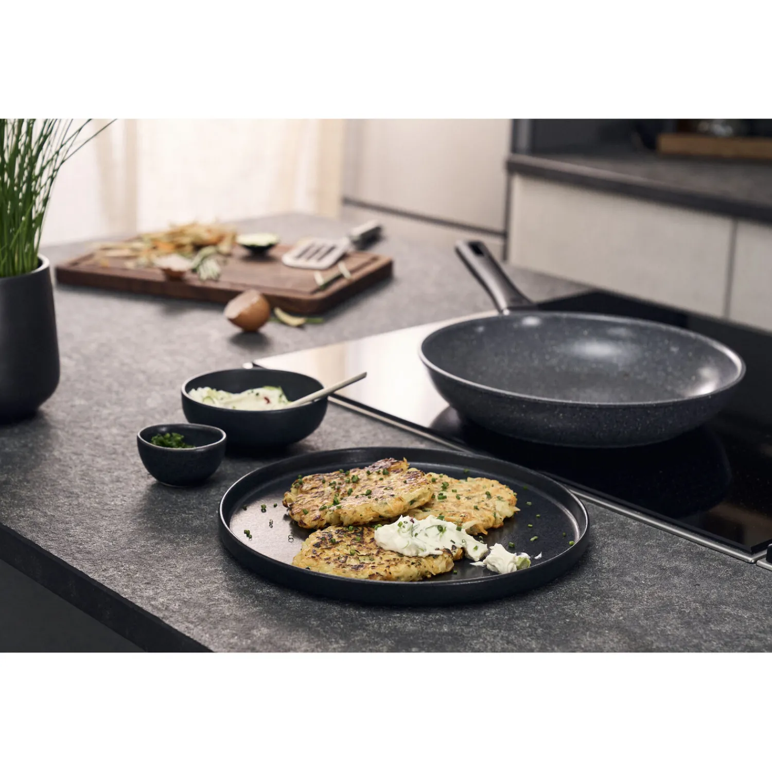 ZWILLING Poêle, 24 cm, Aluminium, Revêtement antiadhésif en céramique renforcée en titane Discount