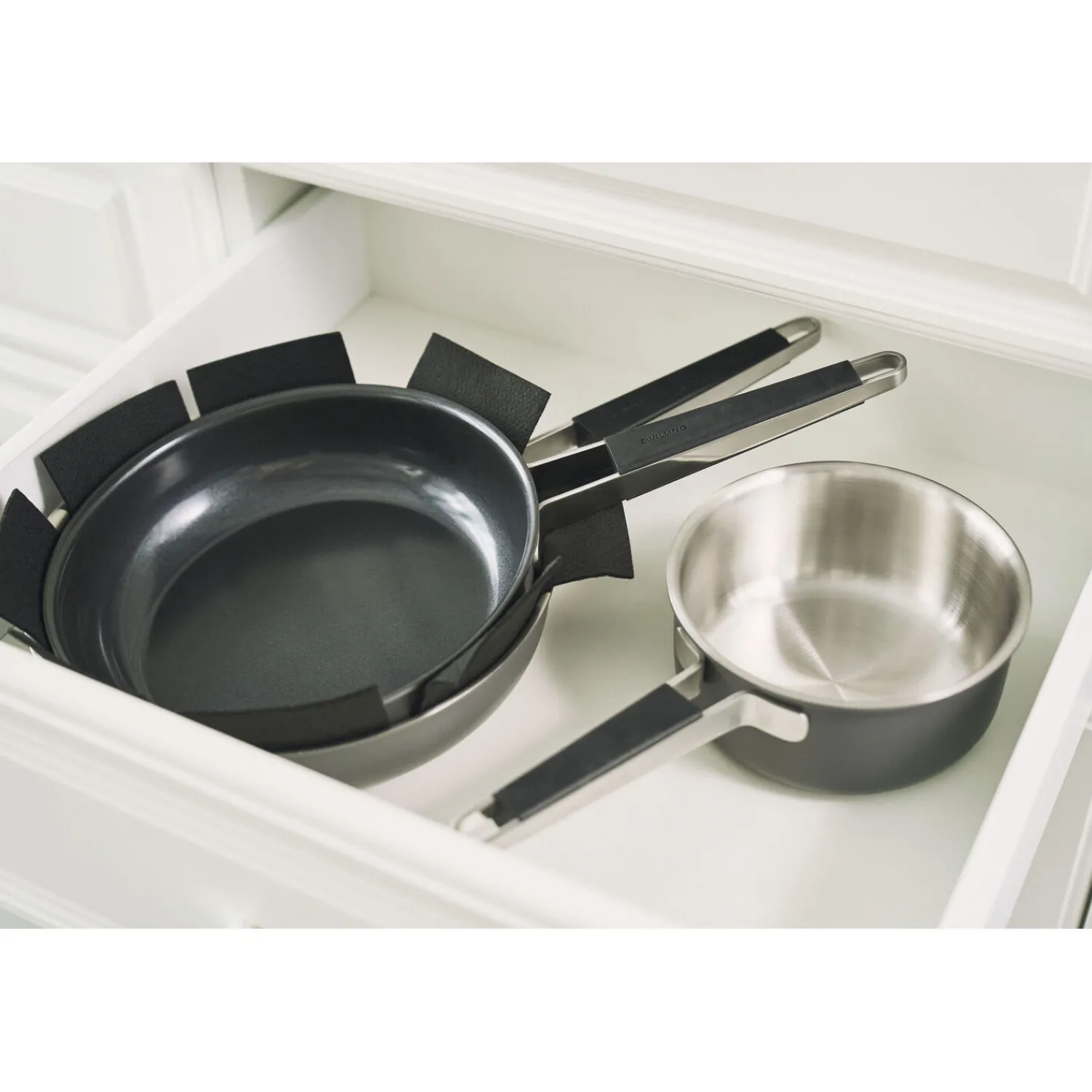 ZWILLING Poêle, 28 cm, Inox 18/10, Revêtement antiadhésif en céramique Gris Online