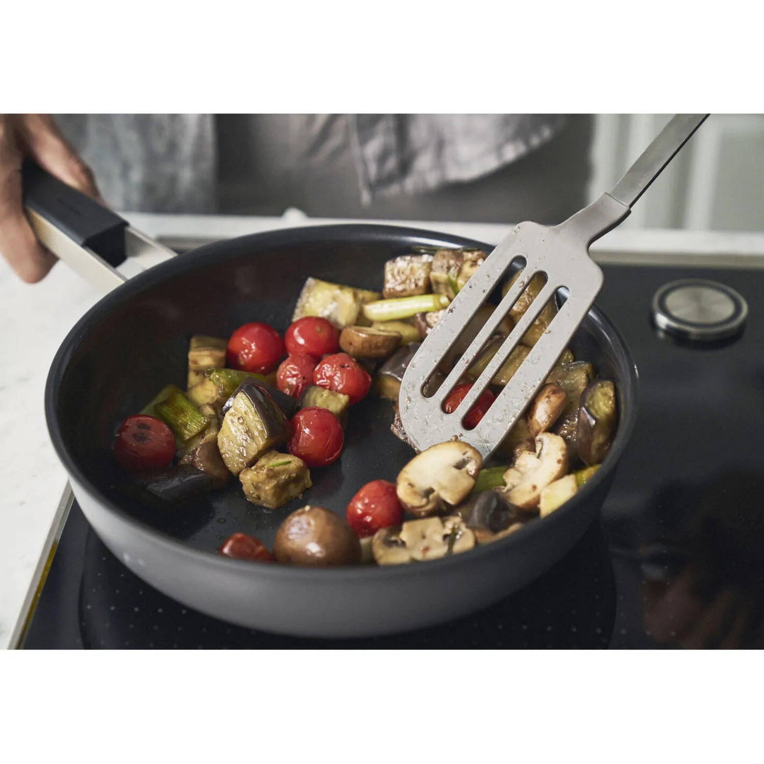 ZWILLING Poêle, 24 cm, Inox 18/10, Revêtement antiadhésif en céramique Gris Outlet