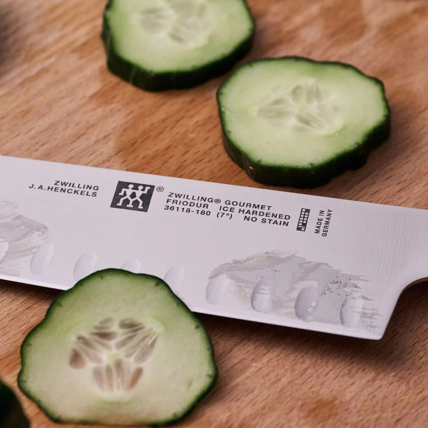 ZWILLING Santoku 18 cm, Tranchant alvéolé Clearance
