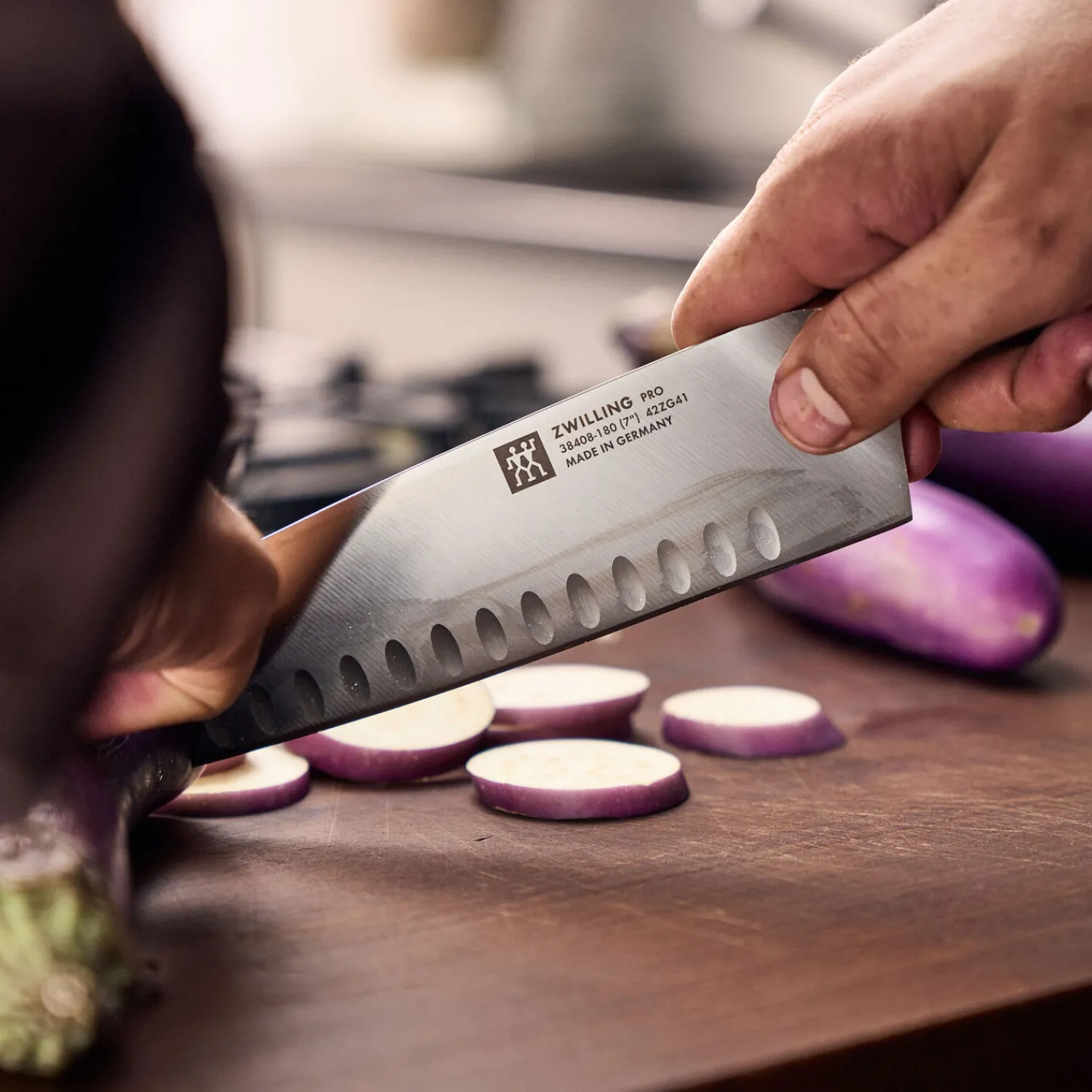 ZWILLING Santoku 18 cm, Tranchant alvéolé