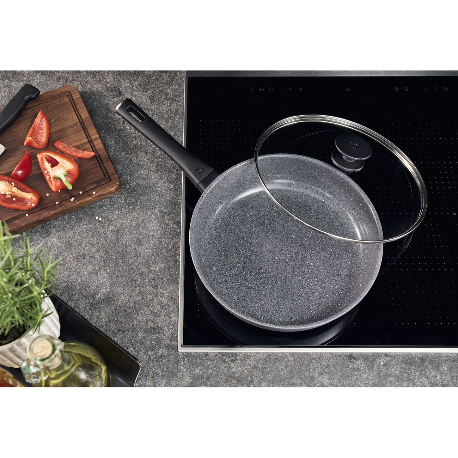 ZWILLING Sauteuse avec couvercle en verre, 28 cm, Aluminium, Revêtement antiadhésif en céramique renforcée en titane Discount