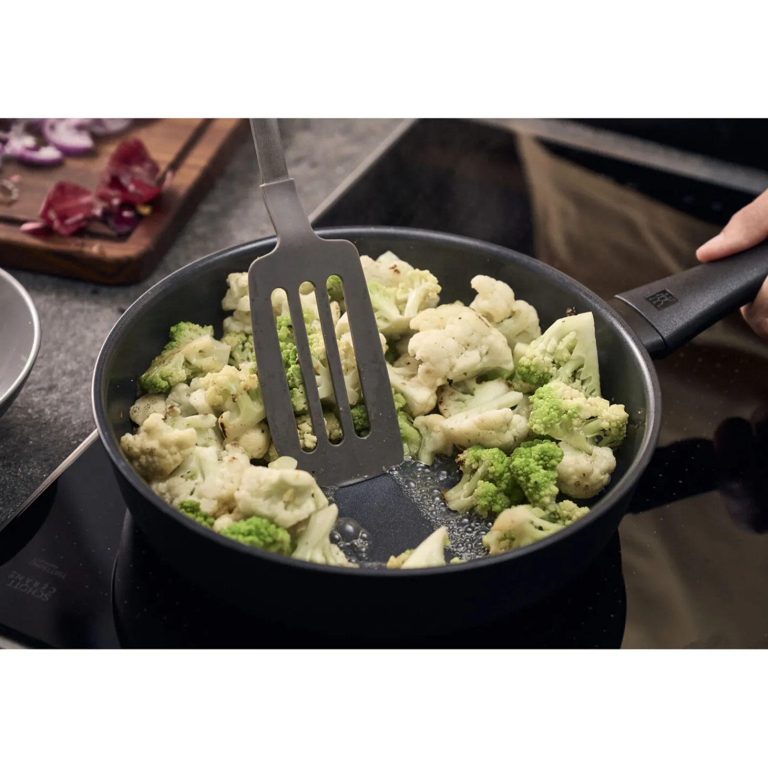 ZWILLING Sauteuse, 28 cm, Aluminium, Revêtement antiadhésif en céramique renforcée en titane Hot