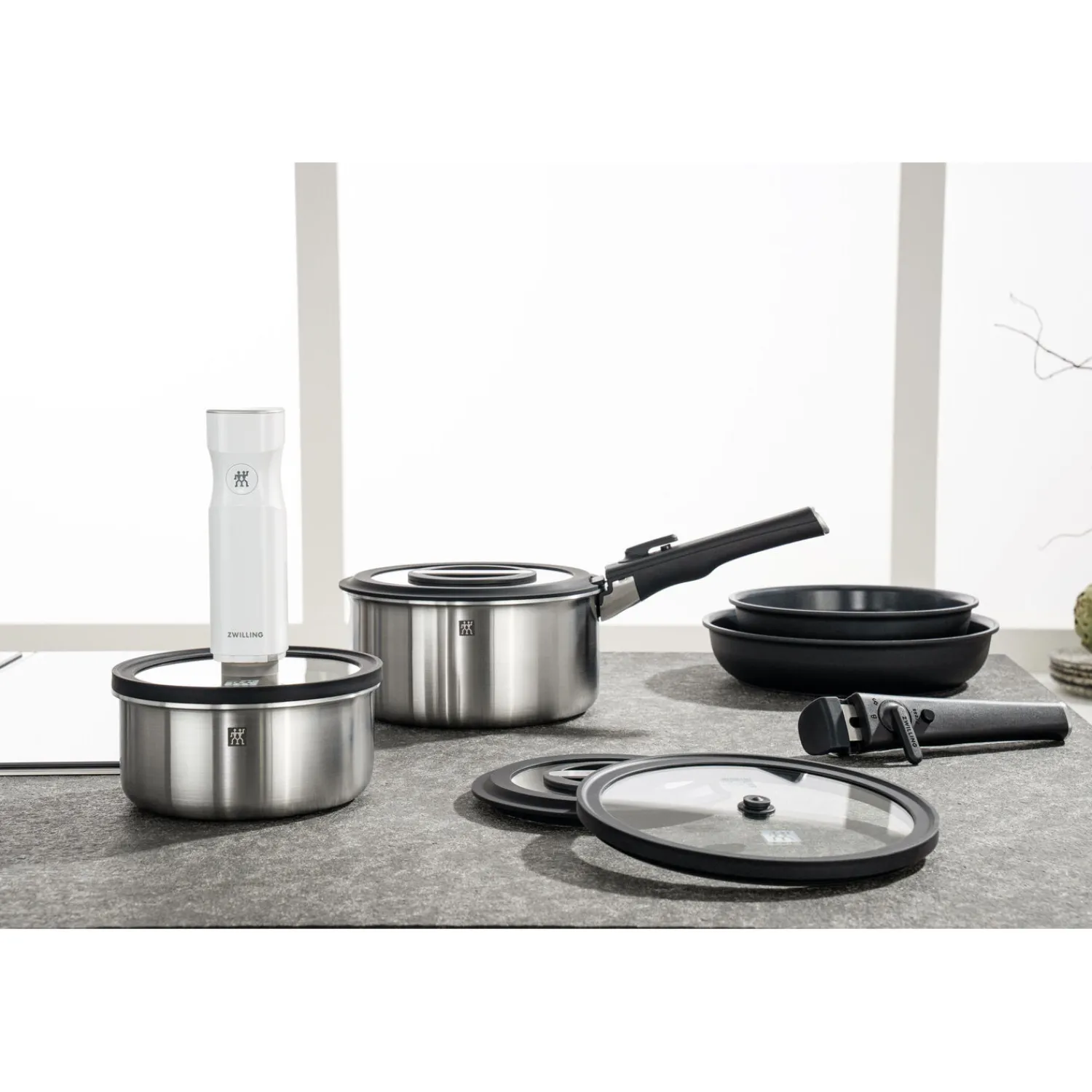ZWILLING Set de démarrage avec poêles, casseroles, couvercles, poignées, pompe sous vide et accessoires, 15-pcs Best