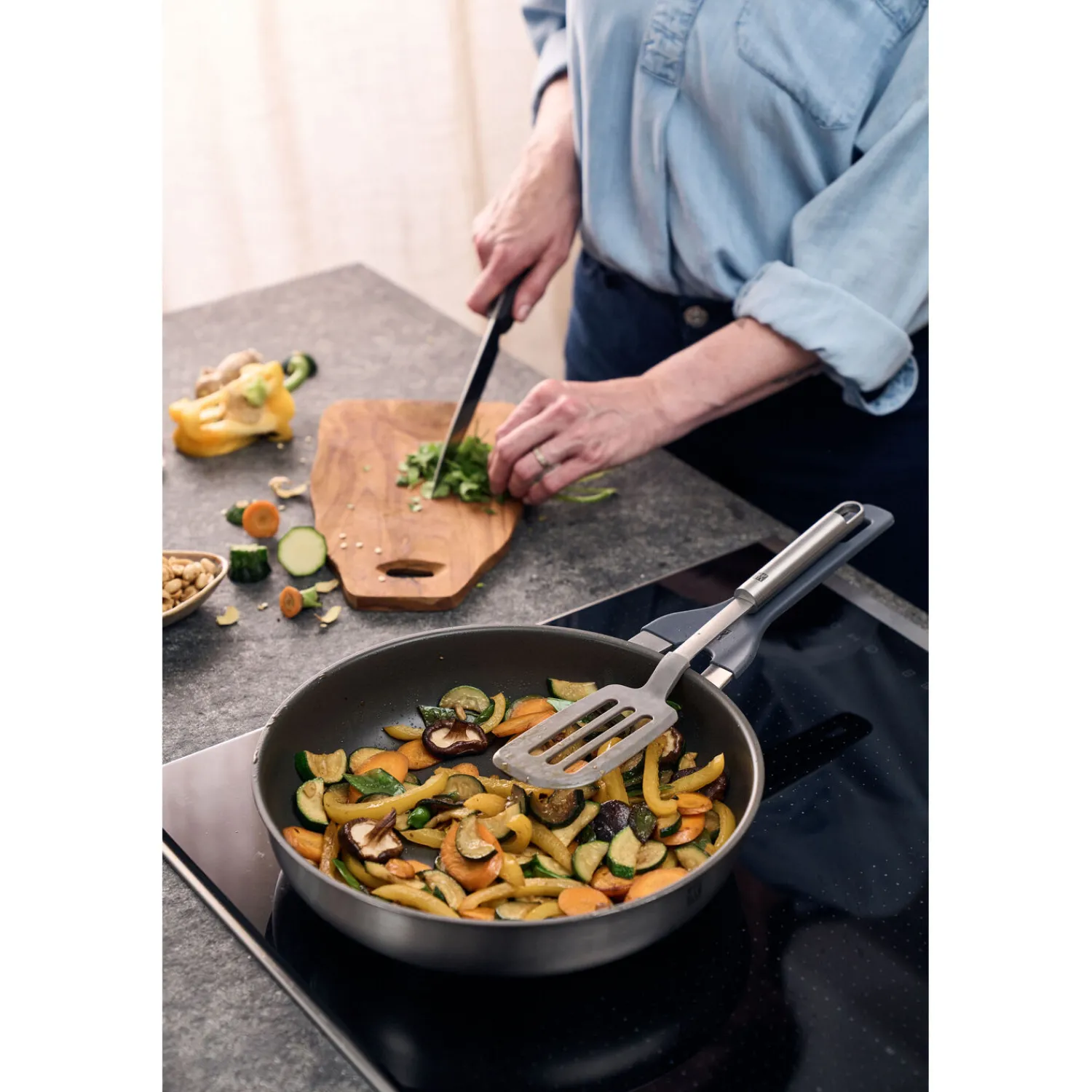 ZWILLING Set de poêles avec poêle de 28cm, poêle de 24cm et spatule en silicone, 3-pcs. Sale