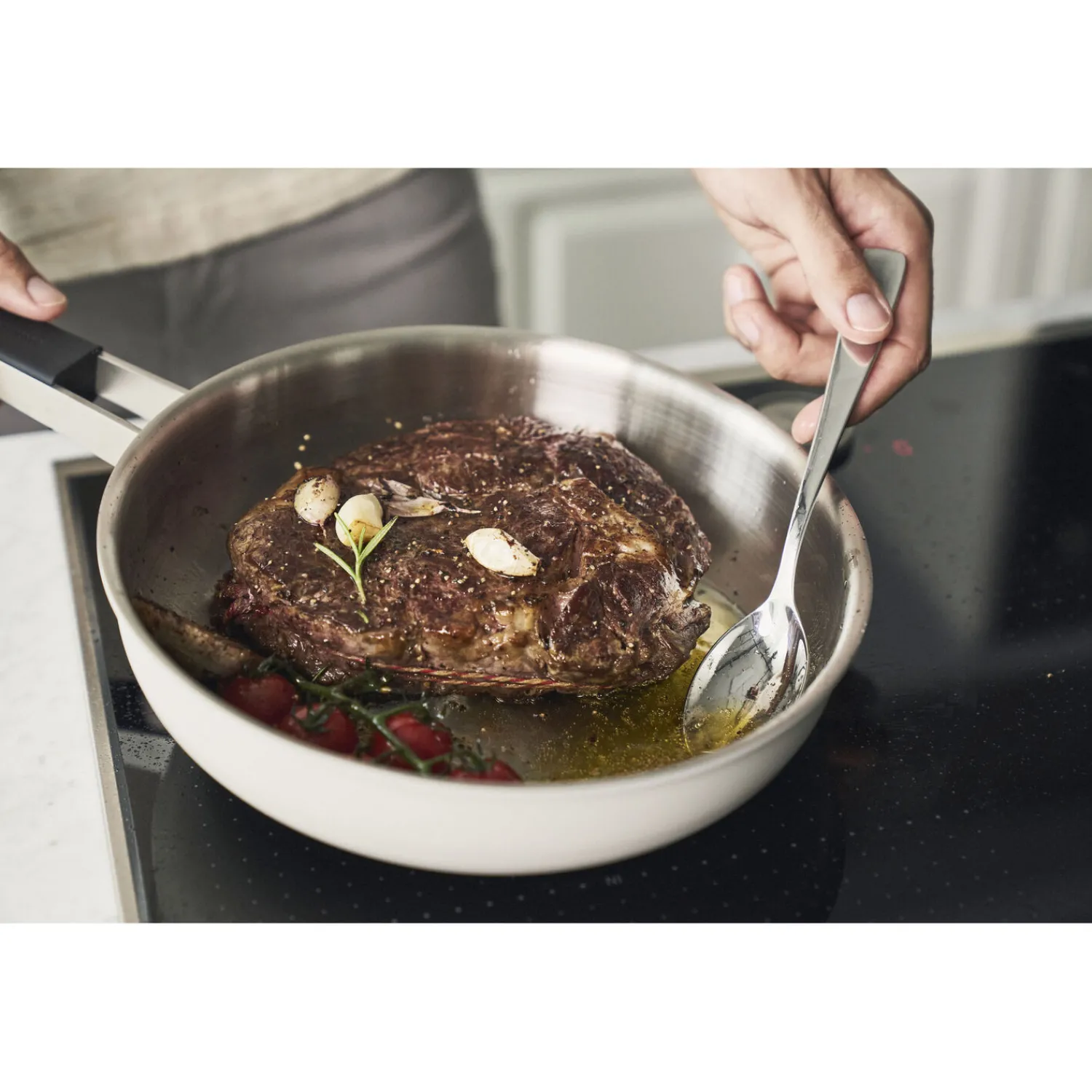 ZWILLING Set de poêles avec poêle de 28cm, poêle de 24cm et spatule en silicone, 3-pcs. Sale