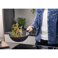 ZWILLING Wok, 28 cm, Aluminium, Revêtement antiadhésif en céramique renforcée en titane