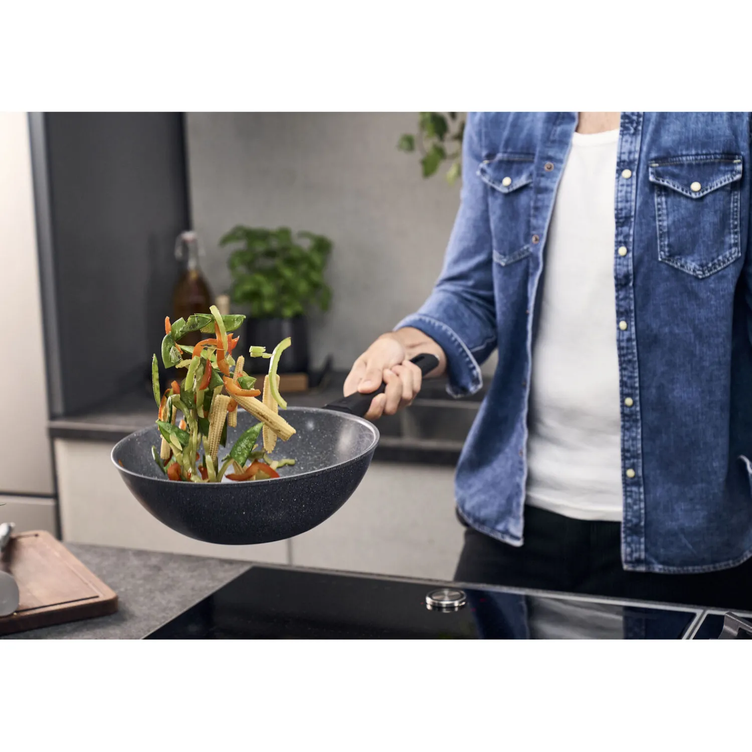 ZWILLING Wok, 28 cm, Aluminium, Revêtement antiadhésif en céramique renforcée en titane