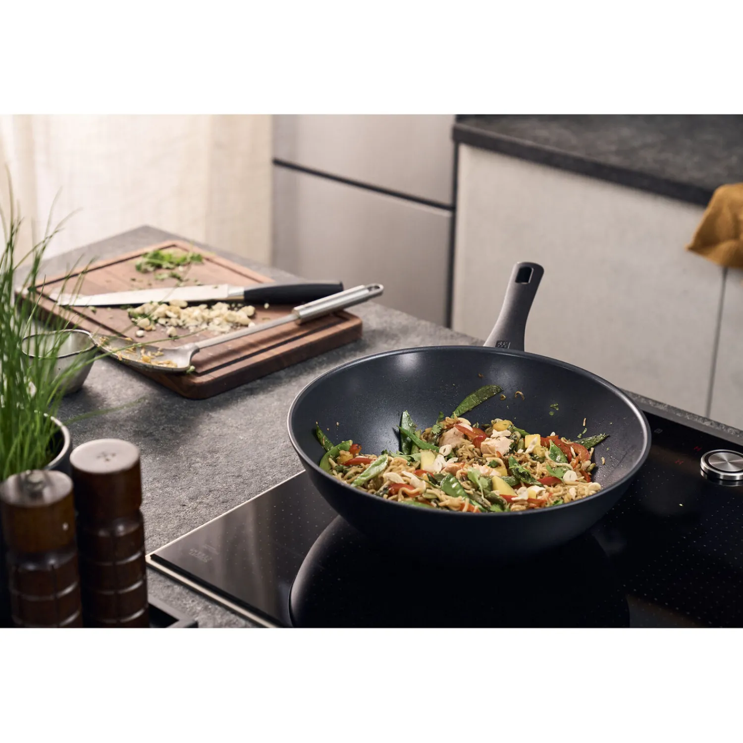 ZWILLING Wok, 30 cm, Aluminium, Revêtement antiadhésif en céramique renforcée en titane Online